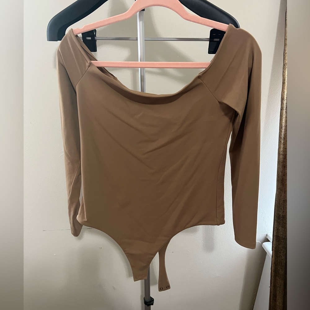 NWT (company doesnt make/use tags never worn) Nuuds off the shoulder bodysuit